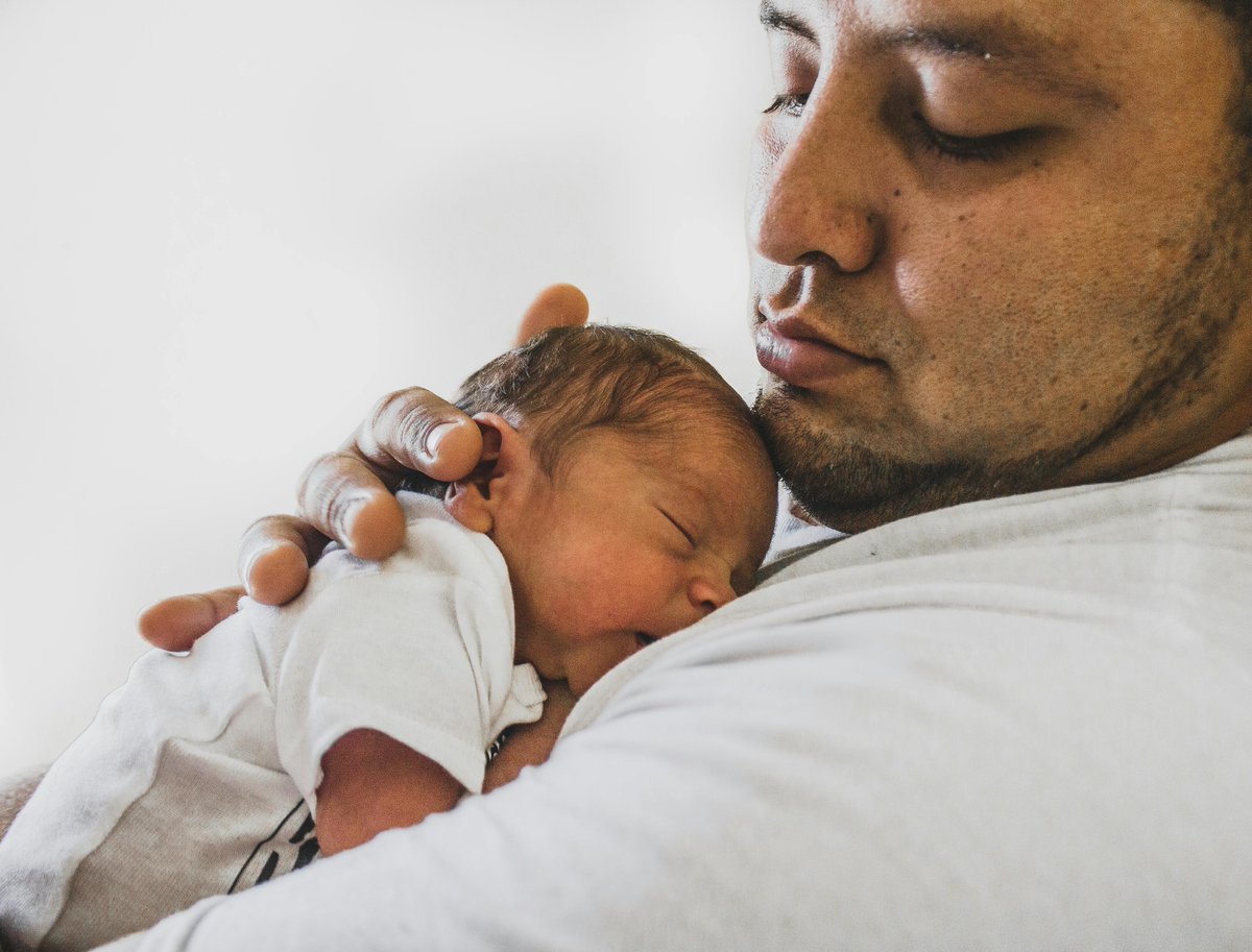 Dads can get free advice and support at Oldham Library. A free drop-in is available to help dads with parenting challenges. The next one will be Wednesday 5 June at 12pm-3pm. For more info contact 0161 716 2777 or speak to your local Family Hub ▶️ familyhubs.oldham.gov.uk