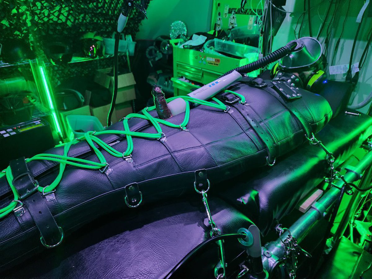 MischiefSeeker's tweet photo. Visited @DRONECOMMANDR at Echelon Drone Labs this weekend. Always a great time! #teamsub #gaybdsm #gaybondage #sleepsack #electro https://t.co/fye5iynq7c