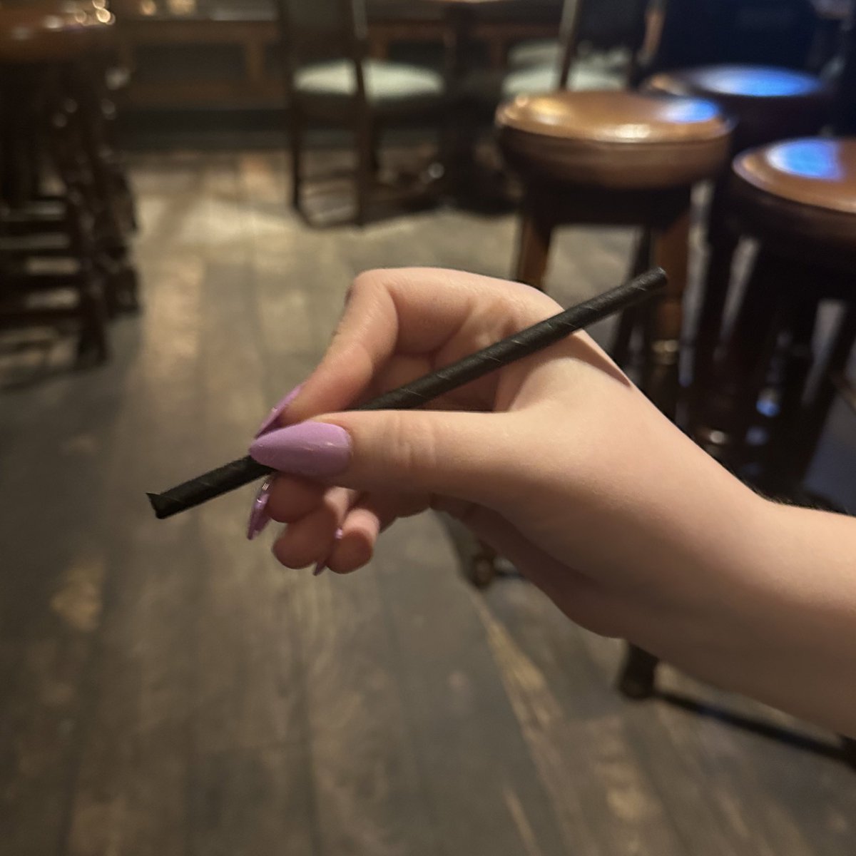 aimseytv's tweet photo. i’m conducting a study

please reply to this tweet with how you hold a pen 

this is how we do https://t.co/iby9Cc8mG5