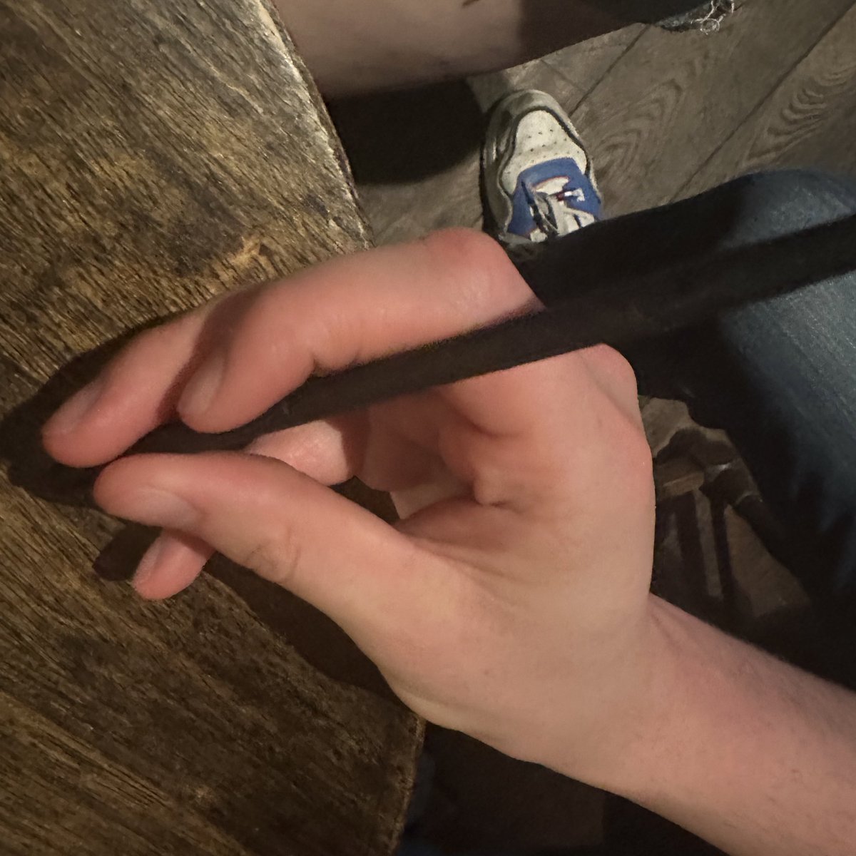 aimseytv's tweet photo. i’m conducting a study

please reply to this tweet with how you hold a pen 

this is how we do https://t.co/iby9Cc8mG5