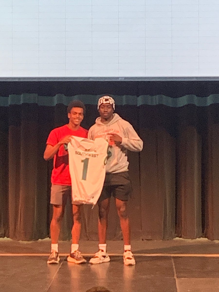 LSWHawkFB's tweet photo. We held our Summer League Draft today. Congrats to picks 1-4 @JaceErickson26, @H_Rush07, @AshtonTraudt, &amp; @nathan_mensah25! https://t.co/4Toveh1GZI