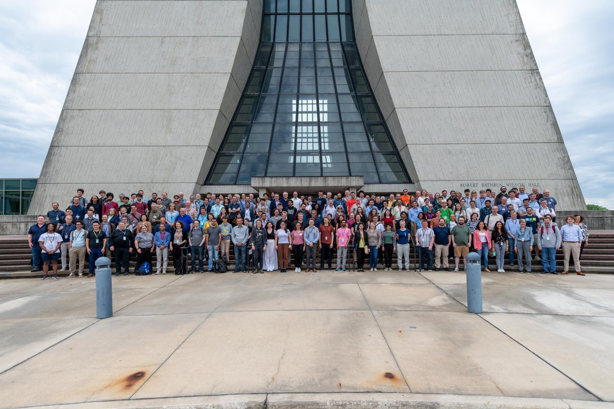 This week, scientists from around the world are gathered at Fermilab to discuss the Deep Underground Neutrino Experiment! 🌎🌍🌏 dunescience.org #DUNEscience #neutrino #physics @DUNEScience