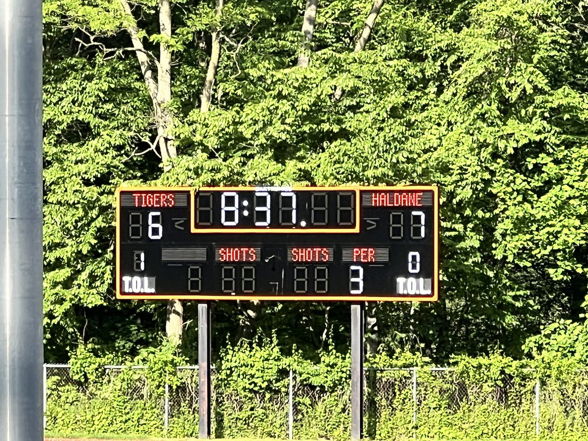 Boys LAX sectional game- down by 1 (6-7) at the half! Great game so far 🐯 🥍 🐯 🥍
