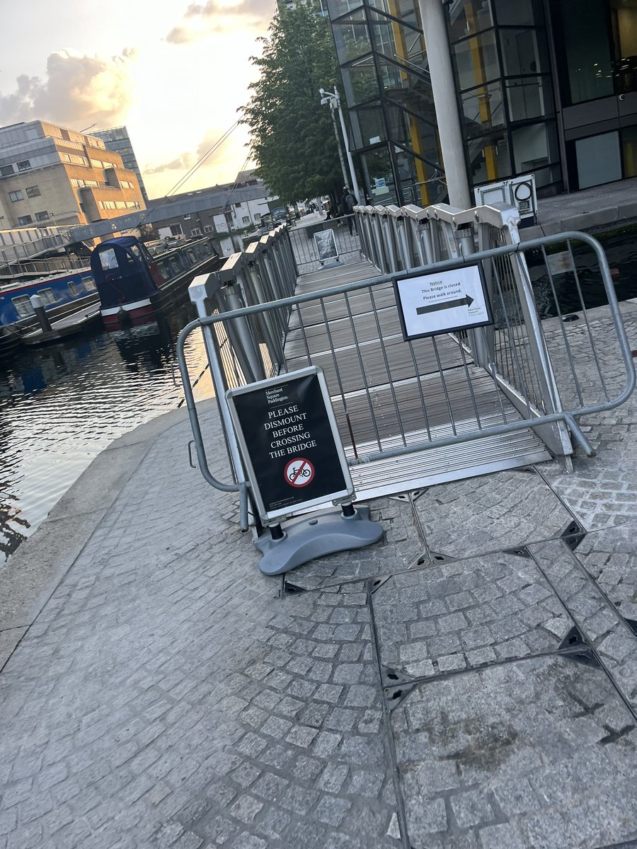 escrolo's tweet photo. @merchantsqevent why is this bridge constantly “closed” for no clear reason? I thought we were past this https://t.co/4FvdhykXzu