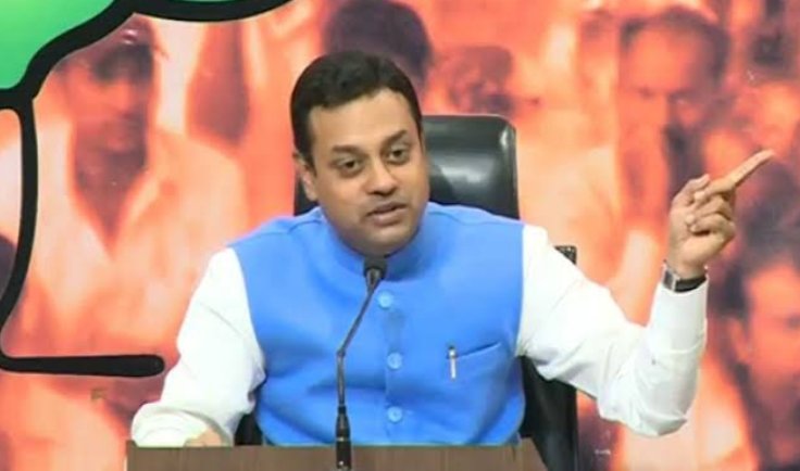 He is BJP spokesperson, Sambit Patra 

Sambit posted trimmed video of Rahul Gandhi on Aaloo Sona which destroyed the image of RaGa among youth 

Now, a statement on Lord Jagannath by Sambit has finished electoral his career. KARMA gets his address. 🔥