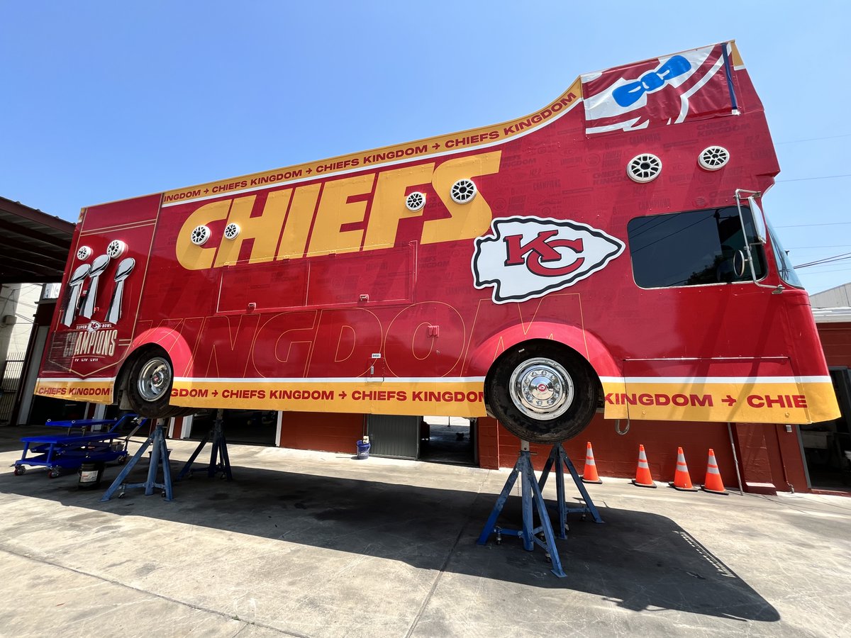 CHIEFS BUS IN SA 🏈 | A parade bus for the Kansas City Chiefs has stopped at a local transmission shop, leading locals to ask questions. READ MORE: bit.ly/3yujeI7