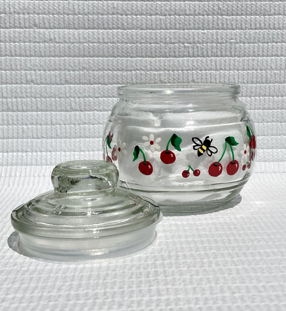 Check out this  sugar bowl etsy.com/listing/172374… #sugarbowl #cherries #cherrydecor #SMILEtt23 #CraftBizParty #etsy #giftsforher