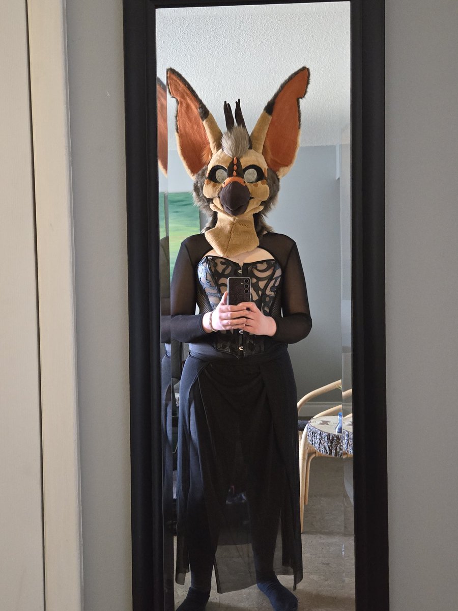 dumbgayroo's tweet photo. Quite happy with my Disney villain lookin' outfit from the other day. Everyone kept telling me to lose the leggings; maybe I'll have to next time! https://t.co/88nwHYFkVy