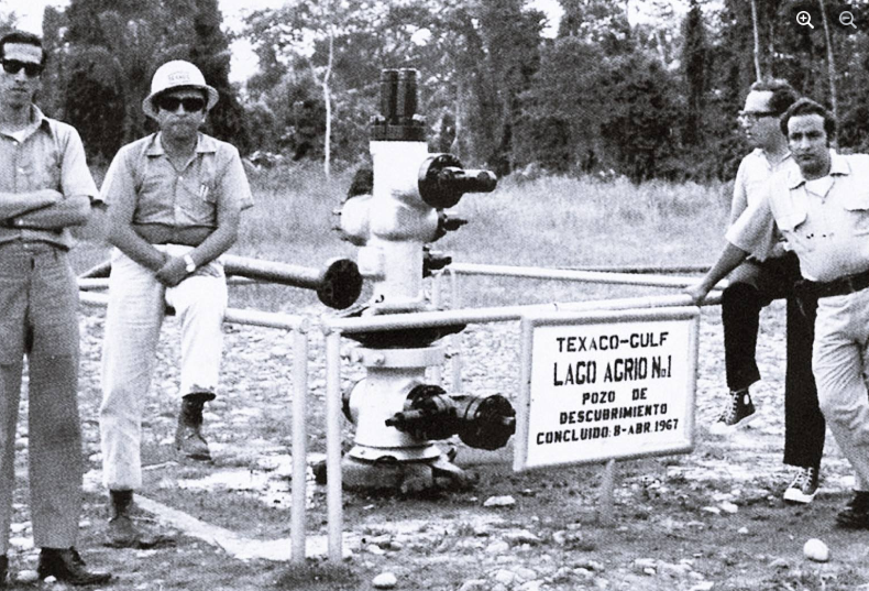 udapt_oficial's tweet photo. #DiaAntiChevron
Abrimos hilo para contarles rápidamente la historia de #Texaco, hoy #Cevron y sus prácticas impunes en el Ecuador
Todo empezó con la concesión a Texaco en 1964 y en 1967... con el hallazgo de petróleo en Lago Agrio🧵
https://t.co/GUBVXljv03 https://t.co/Qn0waPzZDq