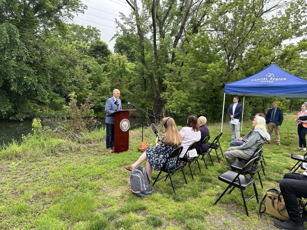 This morning, I was in Harrisburg to talk about $1.25 million in new funding to reduce flooding along Paxton Creek. Investments in infrastructure like this are critical to protecting Pennsylvanians, and I'll continue to fight for them in Washington.