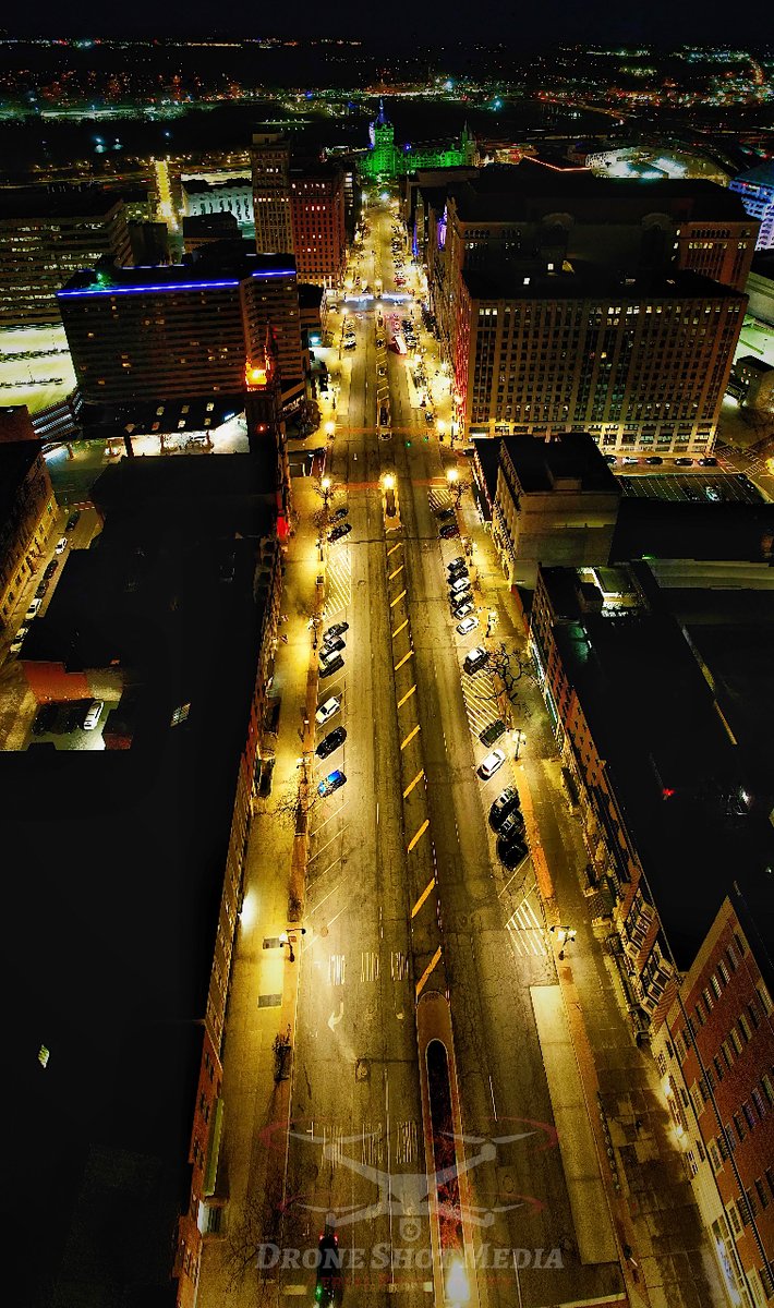 📲 Follow for more exclusive nightscapes and discover the city from a unique vantage point.

#DowntownAlbany #NighttimeBeauty #CityLights #DronePhotography #AerialViews #DroneShotMedia #AlbanyAtNight #Cityscapes  #StreetPhotography #UrbanExploration #NightPhotography