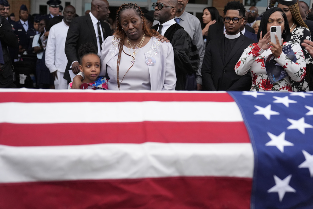 Hundreds pack funeral for Roger Fortson, the Black Airman killed in his home by a Florida Deputy READ MORE HERE: sdvoice.info/hundreds-pack-… #voiceandviewpoint #blackpress #blackcommunity #blackpeople #viewpoint