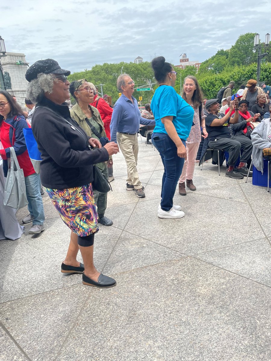 NYCAging's tweet photo. 🌟 NYC Aging enjoyed last Friday's Brooklyn Public Library Older Adults Celebration Fair! 🌟 Many older adults completed our Needs Assessment survey, and we need your participation, too. Help shape our future services:
https://t.co/0TGdUv8ujh #NYCAging https://t.co/8M7u8VxhTe