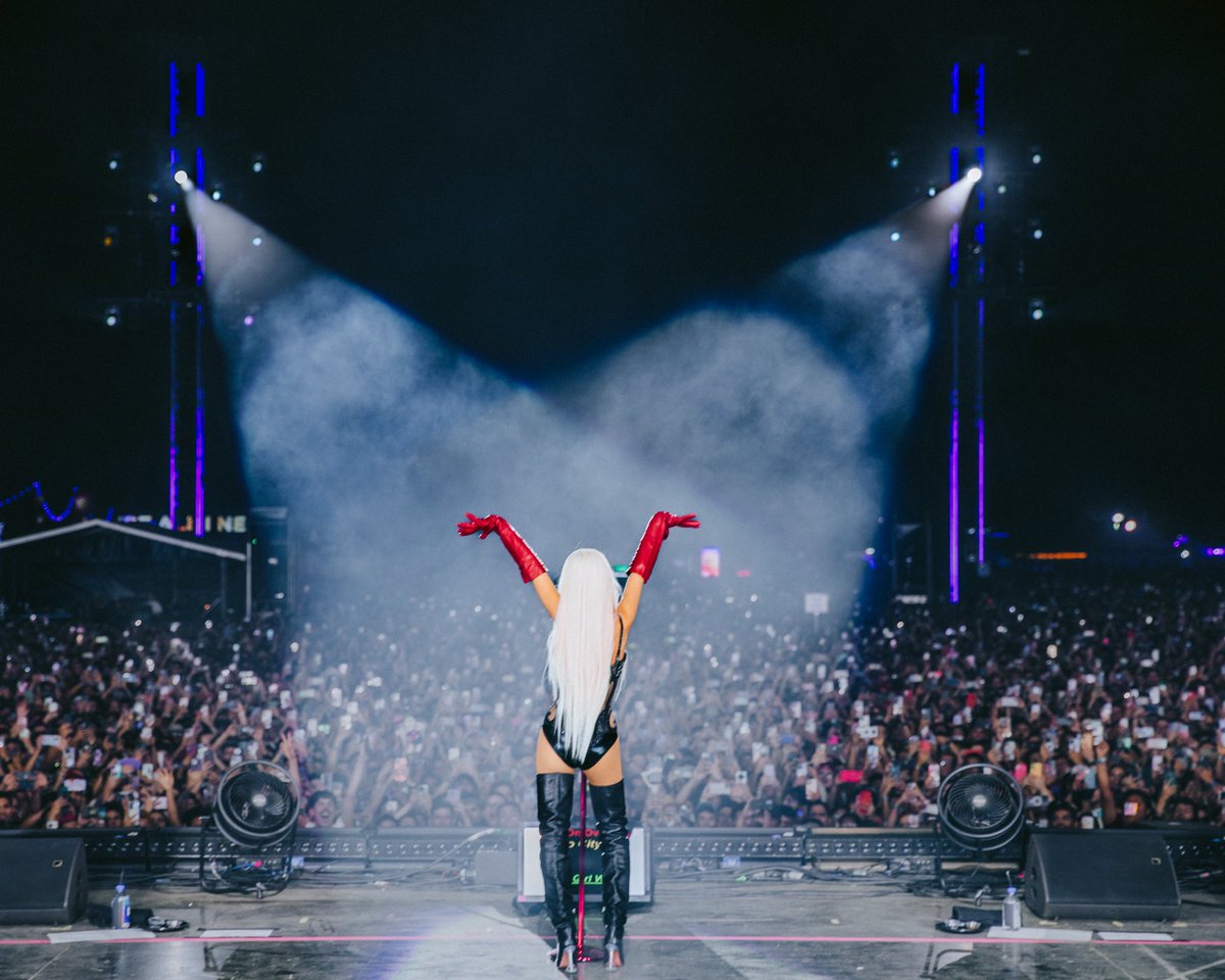 xtina's tweet photo. Mexico outtakes 🇲🇽❤️ (1/2) https://t.co/UgTtINBPfv