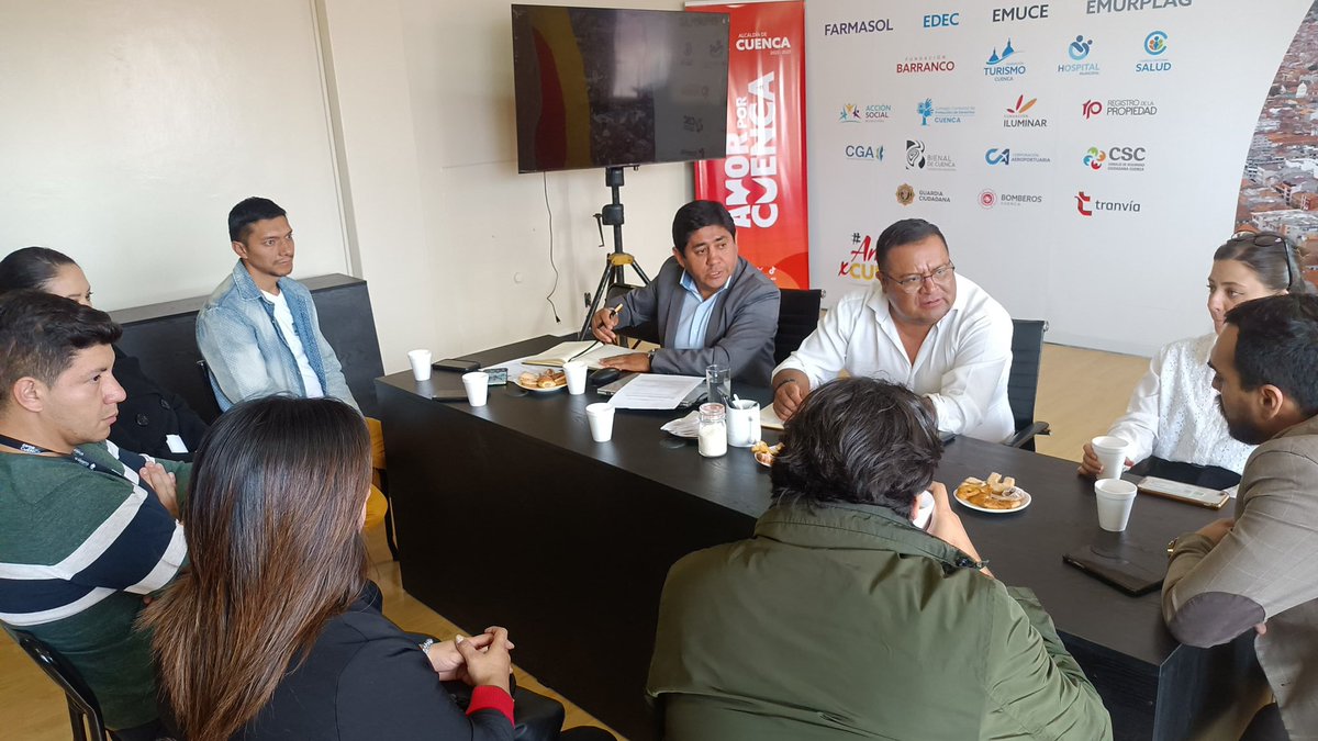 Junto con la #intendencia del Azuay mantuvimos una reunión a fin de tratar los operativos de control y rotura de sellos en los Gad Parroquiales. 

#AmorPorCuenca 
<a href="/czamoramatute/">Cristian Zamora M</a>