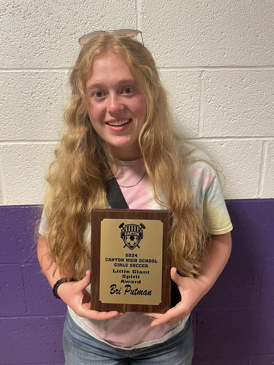 LittleGiantsSoc's tweet photo. Congratulations to the 2024 Canton Girls Soccer award winners‼️

Band-aid Award: Olivia Sprecher
Little Giant Spirit Award: Bri Putman

Well deserved‼️

#Together | #BEtterEveryDay https://t.co/7XhMbWTycb