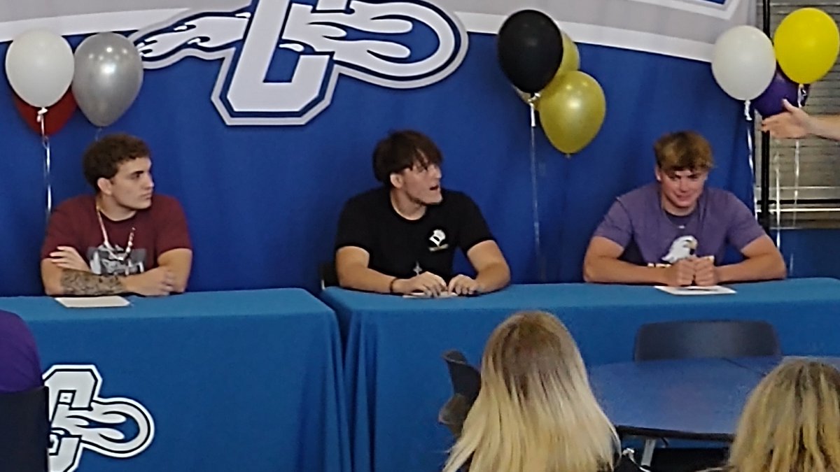 Congratulations to Aaron, Kyle and Luke for signing to play football at the next level!
Go Comets! #cometpride