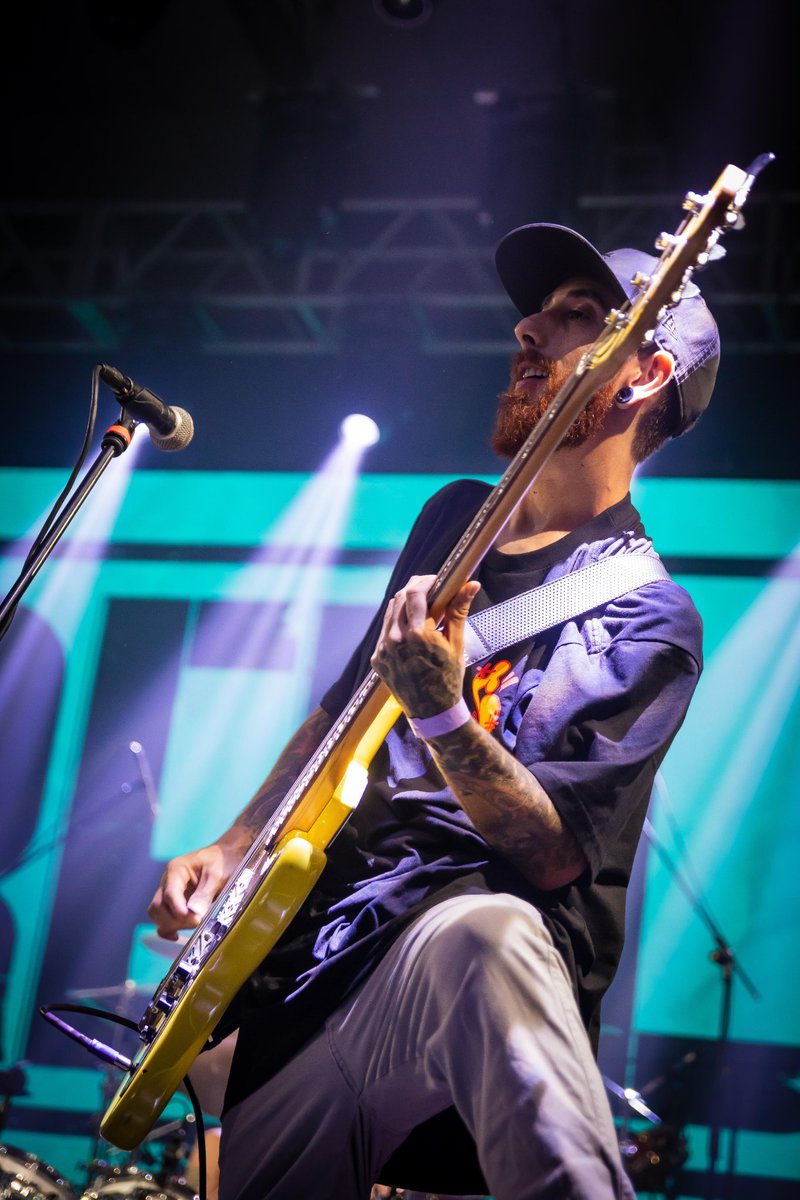 replace_rock's tweet photo. Obrigado família!! 
vivemos um fds incrível e quentinho em Sorocaba e Santo André, abrindo os show da restart ⭐ 

Muito obrigado a todos que cantaram junto com a gnt! Seguem imagens feitas pela Ma Queiroz e da nossa equipe tbm! https://t.co/GsM7fmzBHF