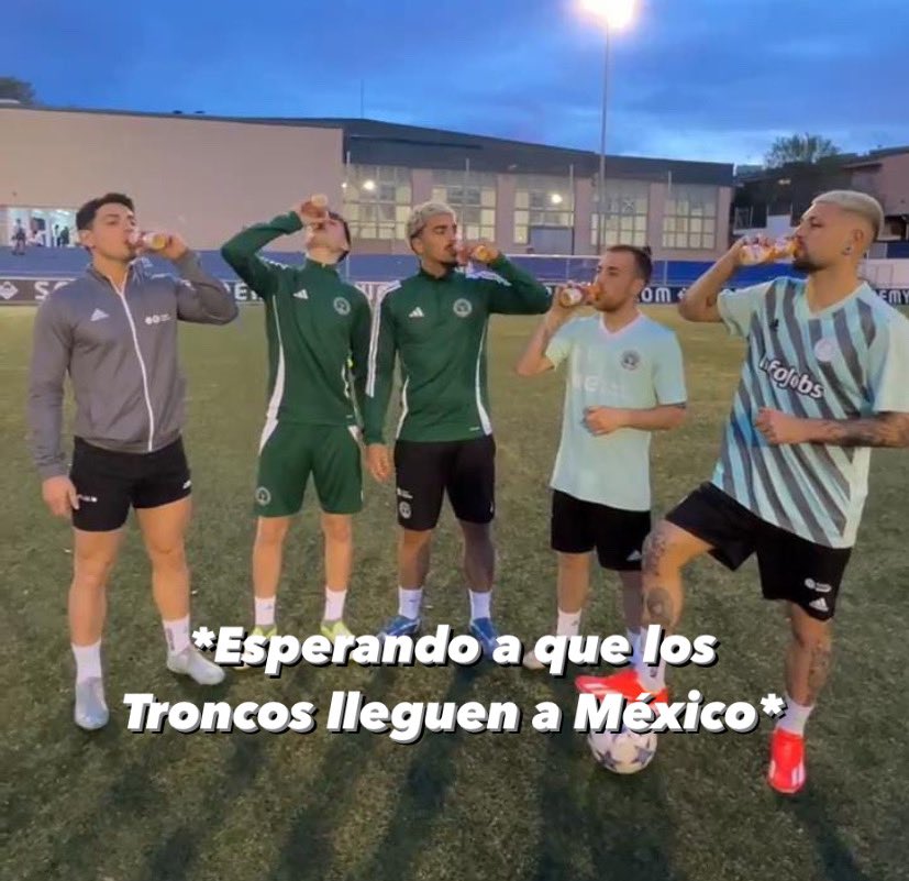 InfoTroncos's tweet image. ⚠️IMPORTANTE⚠️

Lastimosamente ninguna de nuestras corresponsales podrá asistir al aeropuerto por temas de logística (Ninguna es de ciudad de México) 

Así que en este tweet, invitamos a quienes SI podáis ir, respondáis para que podáis organizaros para la llegada de los chicos.💚