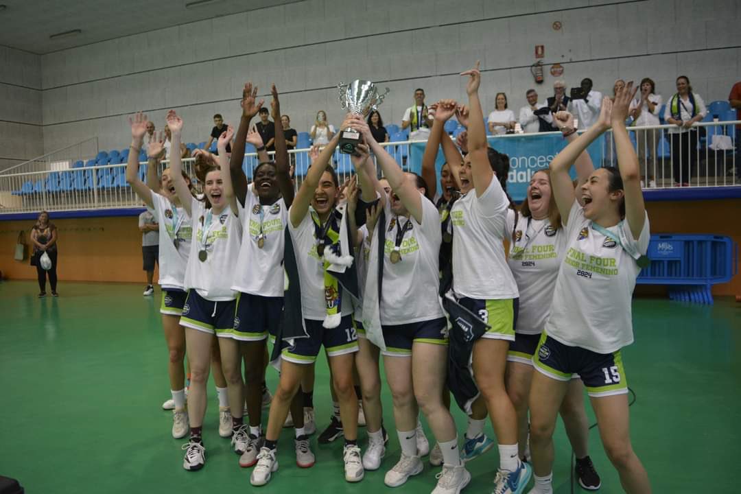 Casi dos años después. Mismo escenario, mismo rival, pero en una final. 

Ojalá no nos despierten de este sueño, increíble EQUIPO. 

19/05/24 💚💙
<a href="/MijasUnionBskt/">MijasUnionBasket</a>
