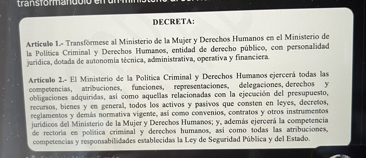 ‼️ALERTA FEMINSTA ‼️ Rechazamos las políticas regresivas deL presidente <a href="/DanielNoboaOk/">Daniel Noboa Azin</a> que pretende "transformar" el Ministerio de la Mujer y Derechos Humanos <a href="/DDHH_Ec/">Ministerio de la Mujer y DD.HH. del Ecuador 🇪🇨</a>  en el Ministerio de la Politica Criminal y Derechos Humanos. 
Con esta acción -que parece  un chiste mal