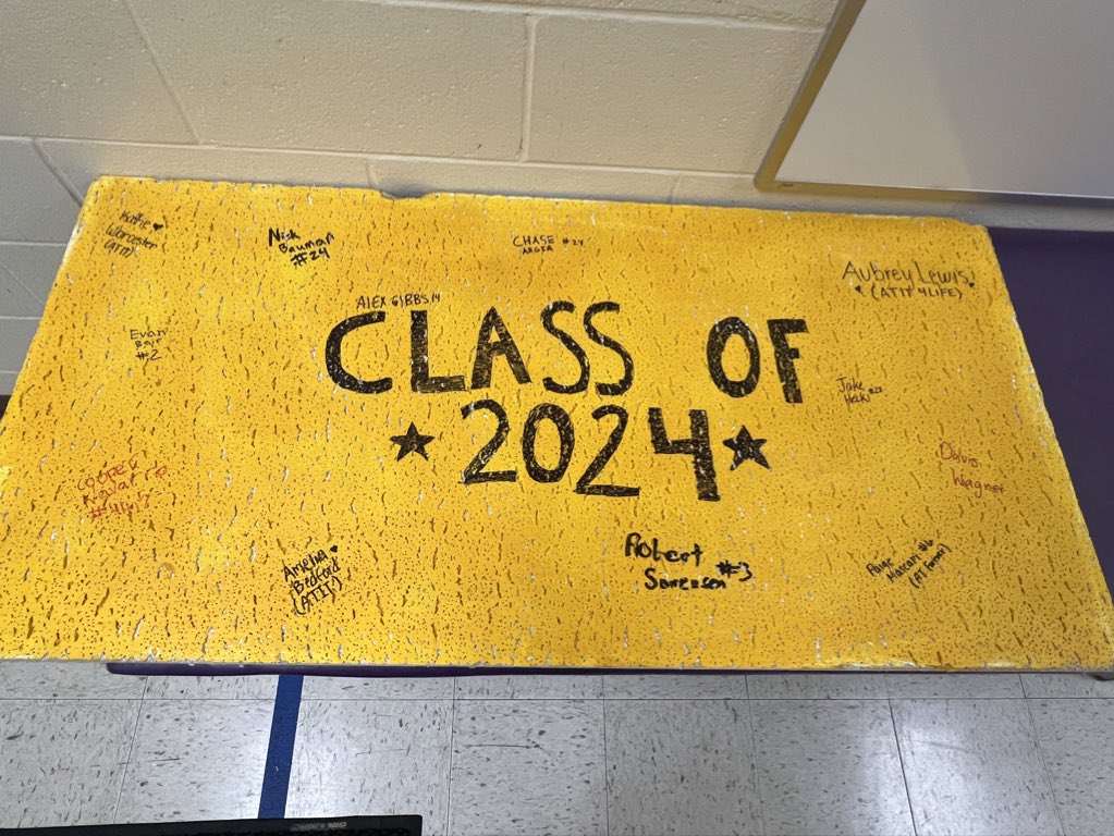 If you are a senior athlete that spent time in the training room & would like to sign the ceiling tile, come and do so! Class of 2024 lookin a little empty but the training room was full 🫢
