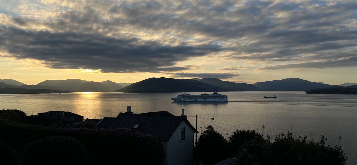 'Norwegian Dawn leaving the Firth of Clyde' Thanks to @muzza35 for the photo 📸 Discover Inverclyde 👇 discoverinverclyde.com #DiscoverInverclyde #DiscoverGourock #Gourock #Scotland #ScotlandIsCalling #VisitScotland #ScotlandIsNow