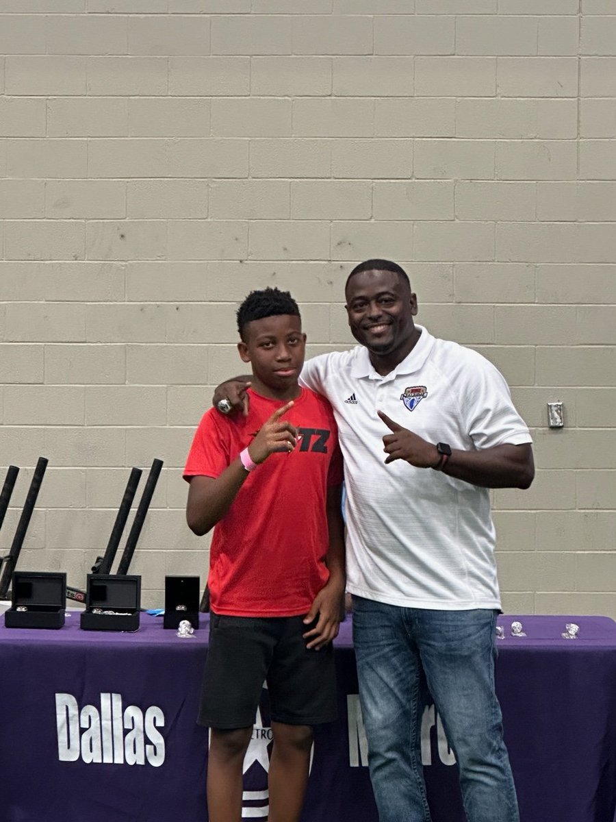 Seanmalone90507's tweet image. 2024 6th Grade @FBUcamp🏆
💍 Ceremony 🏉🏈
@CoachCoreyH @coachdonhigh
Thank You ❤️