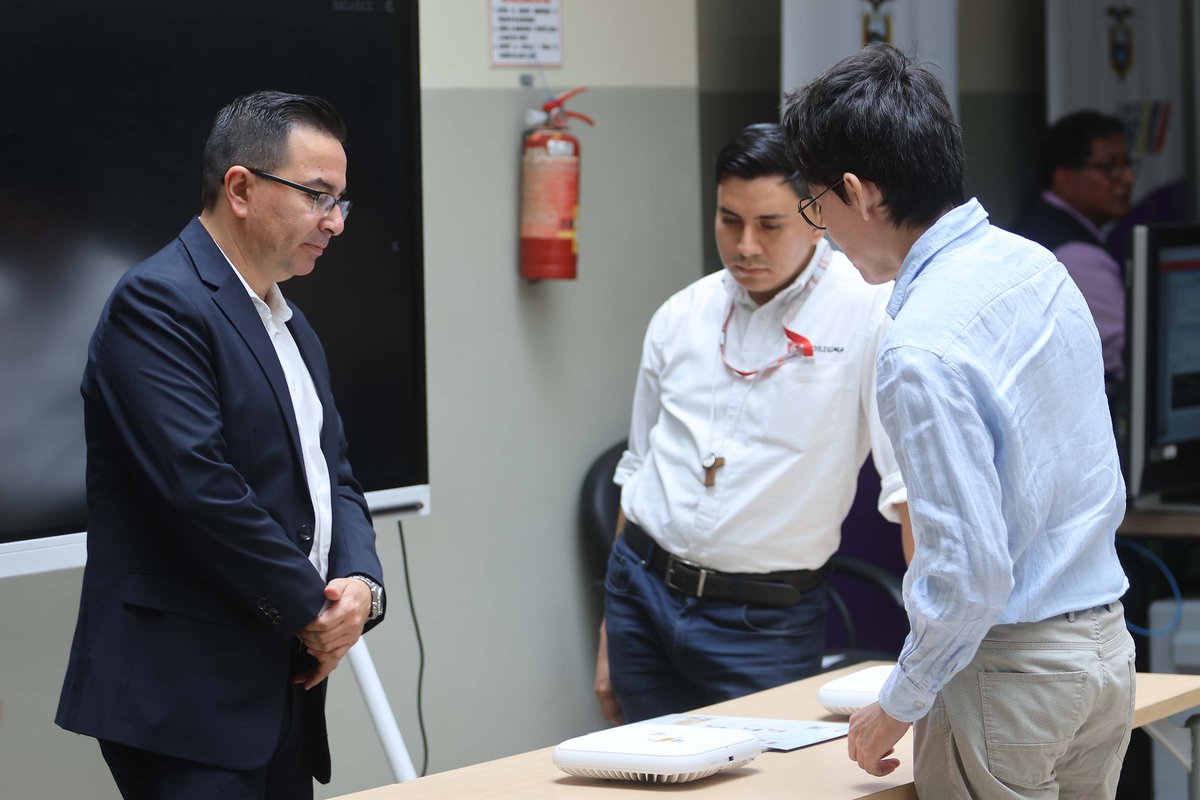 Por el Día Internacional de las Telecomunicaciones, a través de @espol_fiec y su carrera de Telecomunicaciones, se organizó una jornada académica con charlas, un conversatorio y talleres.  Participaron autoridades de gobierno, entes de control y de la empresa privada. Más