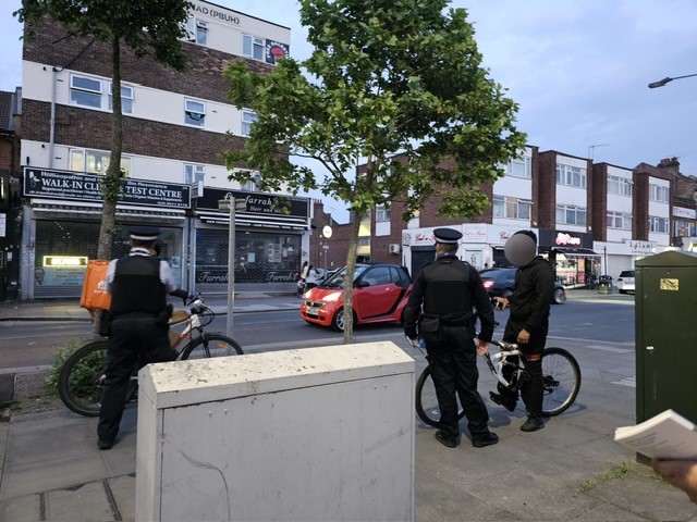 @MPSClementswood @MPSLoxford @MPSIlfordTown @IlfordRecorder @MPSValentines PCSO's Engaging with Redbridge community on Ilford Lane - stopping bikers riding on pavements.