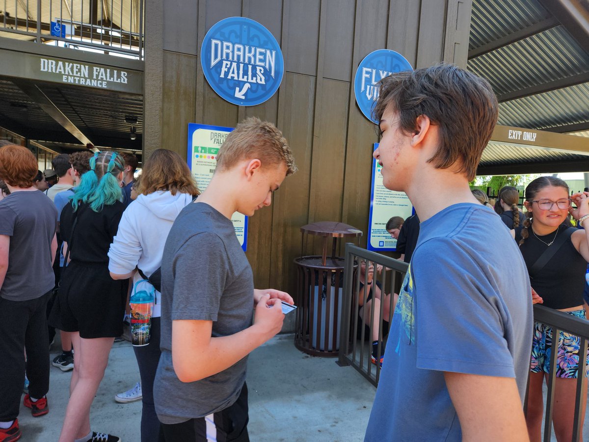 SnookerDoodle86's tweet photo. @UrbandaleCSD 8th graders enjoyed a nice trip to Adventureland to celebrate their accomplishments this year. https://t.co/602iyJEggu