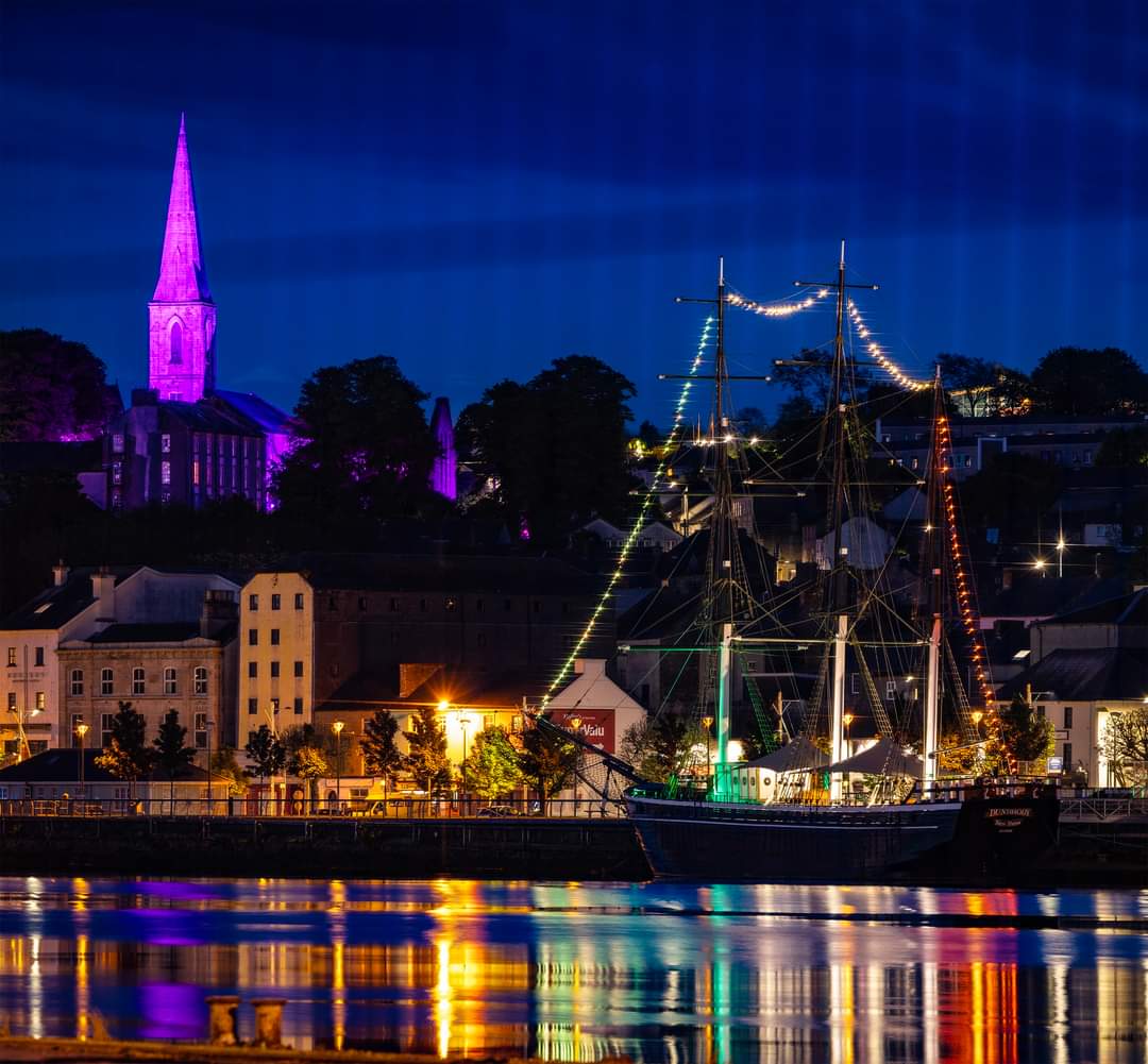 Spectacular view through the wire fence from the South East Greenway 👀