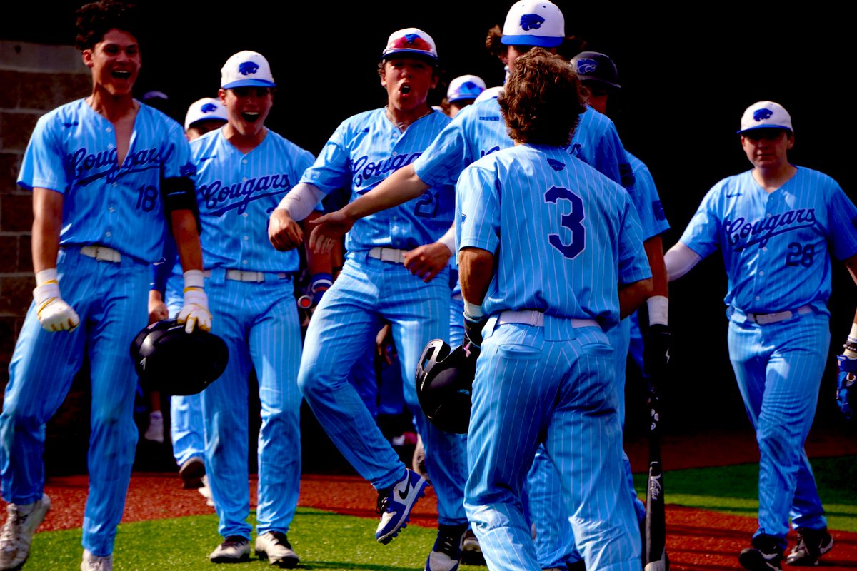 ⚾️ Cincinnati Christian’s Jonah Wilson is greeted by his teammates after hustling out an inside the park home run | CCS leads Mariemont 4-0 in the second