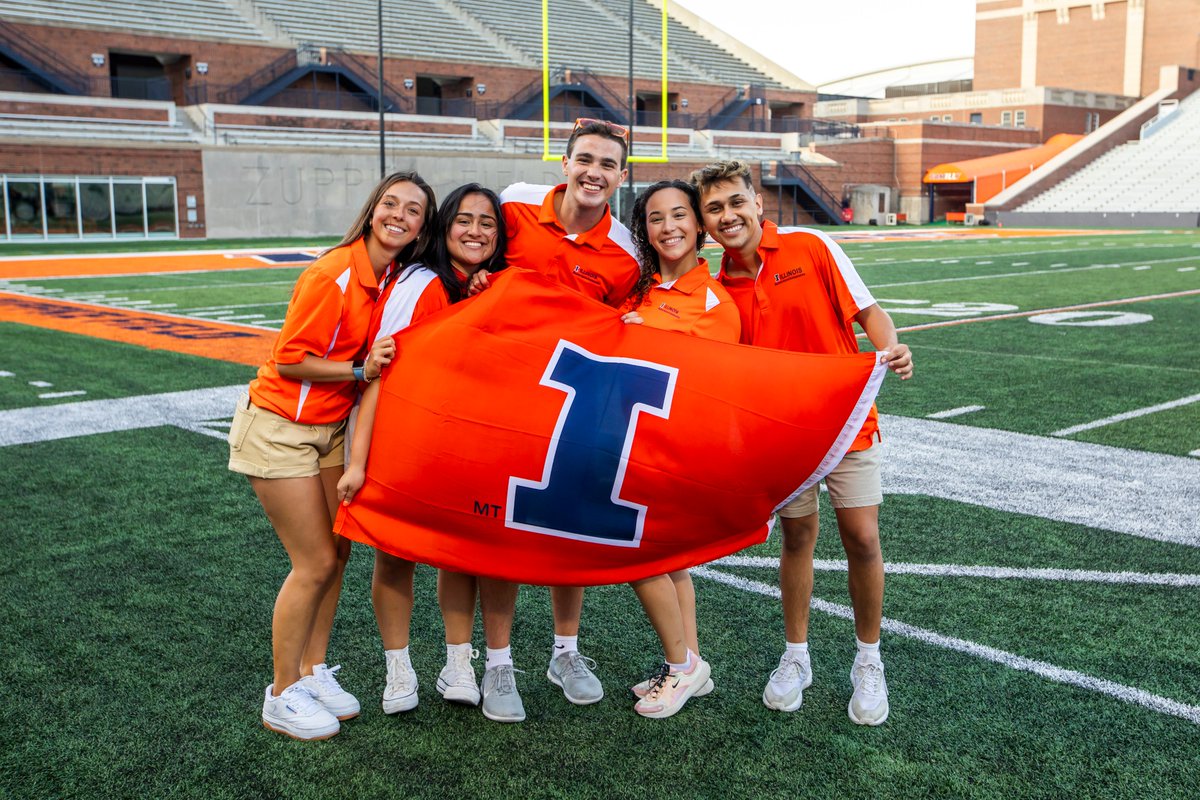#ILLINOIS students do great things. No matter how you define success, it can be found here on campus! Read more on our blog ➡️ blog.admissions.illinois.edu/student-succes…