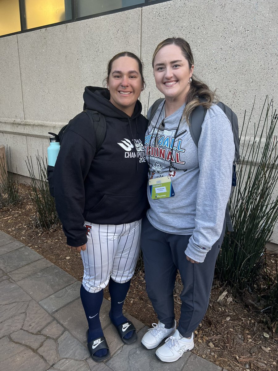 Host @JennaBecerra01 reunited with her sister from another mister and past guest at the Stanford Regional this past weekend 💜

@BigWestSports champ. @NCAASoftball Regional finalist. Impactful team leader. 

Congrats to @hhannahh20 on an amazing career with @Fullerton_SB!