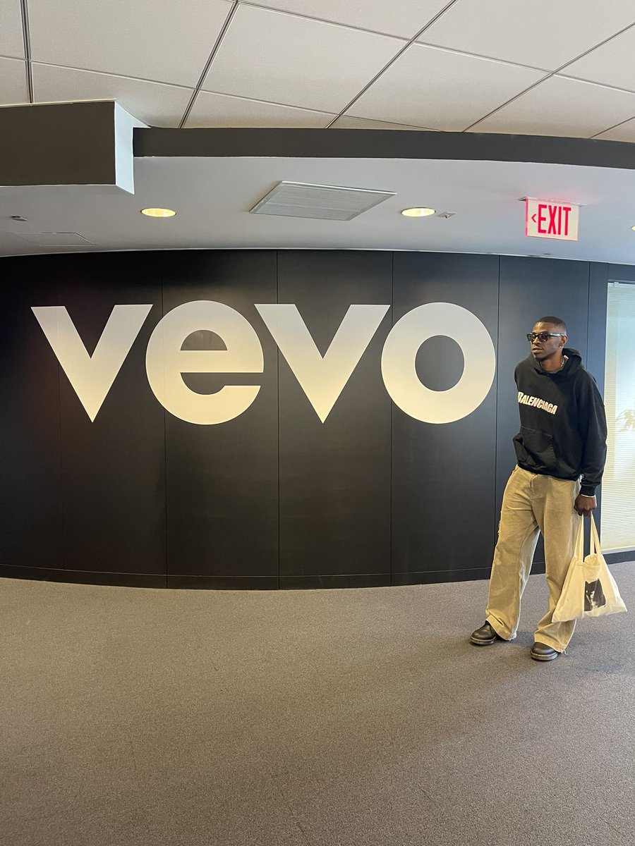 lekanofficiall's tweet photo. Thank you for having me @Vevo 
🖤🤞🏾 https://t.co/BUt5zT0xVo