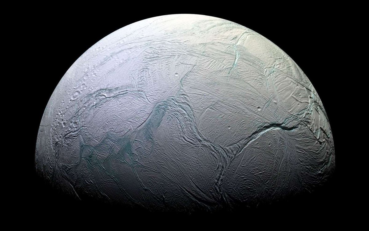 astro4pics's tweet photo. Saturn’s icy moon, Enceladus https://t.co/o0bepFNYzE