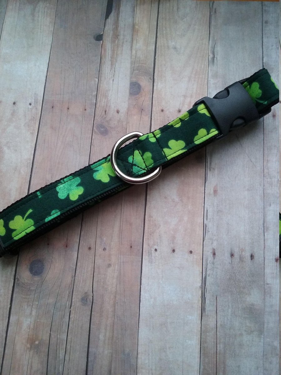 Dog Collar, Green Shamrock, lucky dog, Dog style, Fabric Dog Collar, St. Patrick's Day, Dog life, Stylish Dog Collars, pet fashion tuppu.net/7bd8b0f5 #MothersDay #giftsunder10 #KingdomWorkshop #July4th #MemorialDay #Handmadegifts #LuckyDog