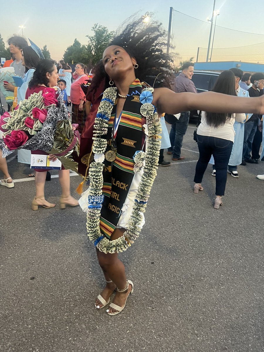 BertLenny's tweet image. What a Year! 1st born, @shamarb20 you have set the bar! 
VALEDICTORIAN! Ms. PATRIOT! HOWARD U! Homecoming Queen! 🏀 STATE CHAMPION! 1,000 pt club! But most importantly a God fearing amazing daughter and extraordinary big sister to @BrennenBert &amp;amp; Shyde 
#justthestart
#skysthelimit