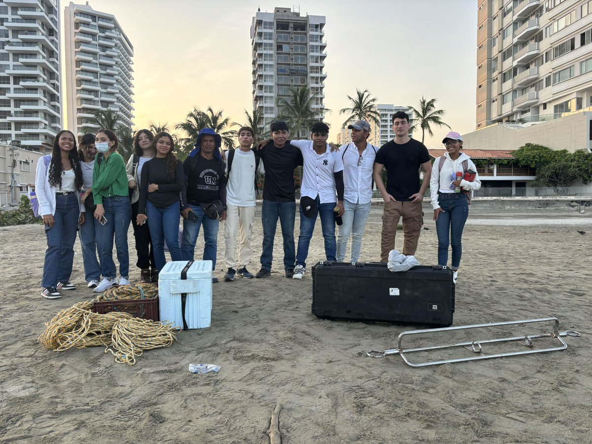 JeanRLineroC's tweet photo. Trabajando por el Mar que nos une. Primera salida de campo de monitoreo de nuestras bahías de Santa Marta y Taganga, con el programa de @IngMarinoCoster de la @Unimagdalena. https://t.co/yhQ2SUnQ1K
