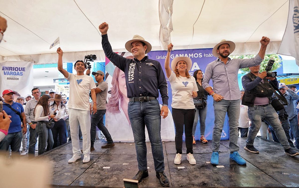 EnriqueVargasdV's tweet photo. Como se los reiteré, todas y todos ustedes cuentan conmigo. Seguiré apoyándoles en todos los proyectos que sean necesarios en el municipio para el desarrollo de su población. 

#VargasSenador
#VargasXEdomex https://t.co/NBmMcIroGU