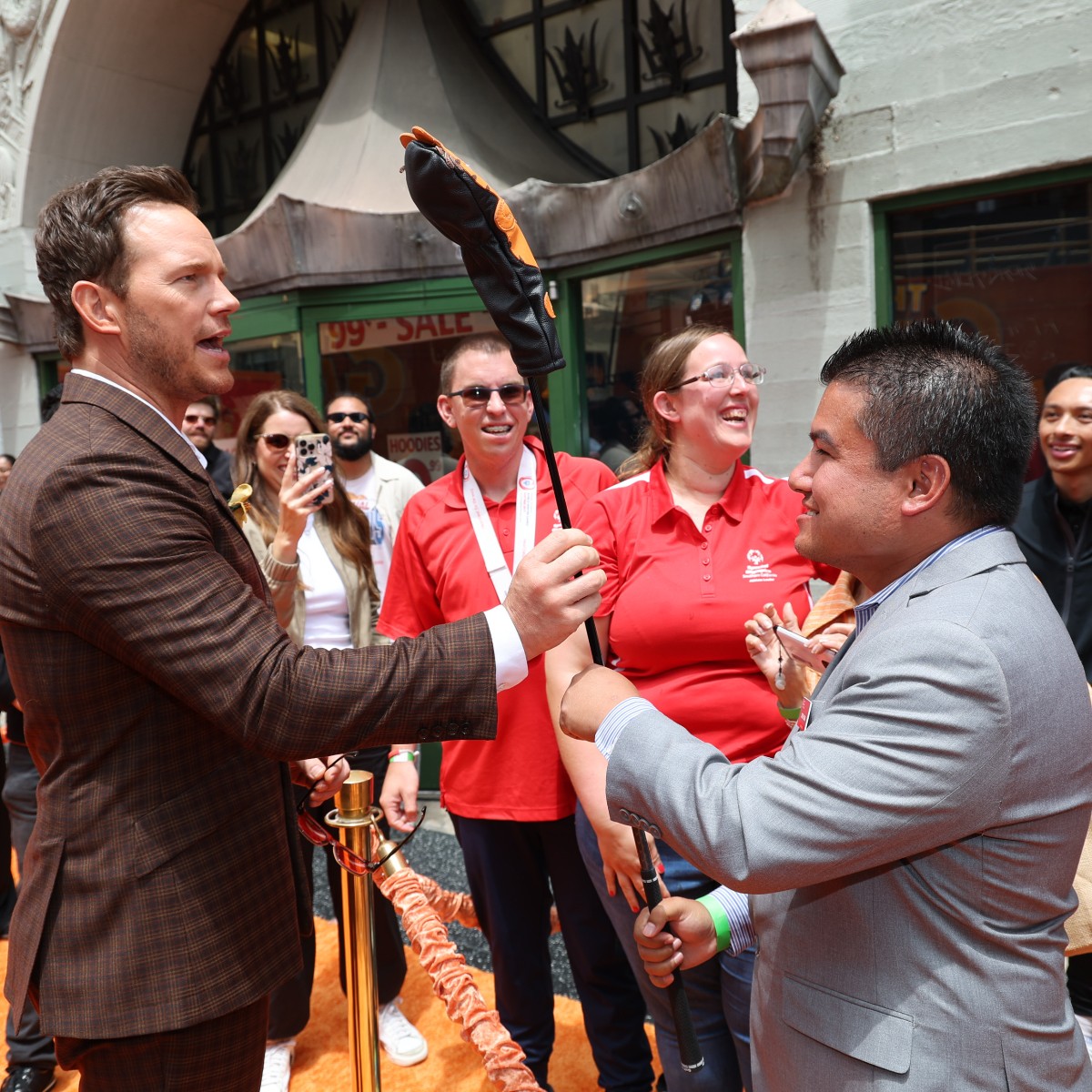 🧡 📽️ @SOSoCal athletes had the prrrrfect day on the orange carpet with @prattprattpratt for the world premiere of The @GarfieldMovie. #SpecialOlympics #GarfieldMovie