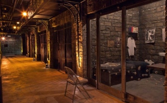 Geovohm's tweet image. .
🏆🎞️🎥MOVIE PHOTOS📽️🎬🏆
.
Hey #movielovers
What movie is shown with just this one photo?? 🧐🤔❓❓
#movies #7Art