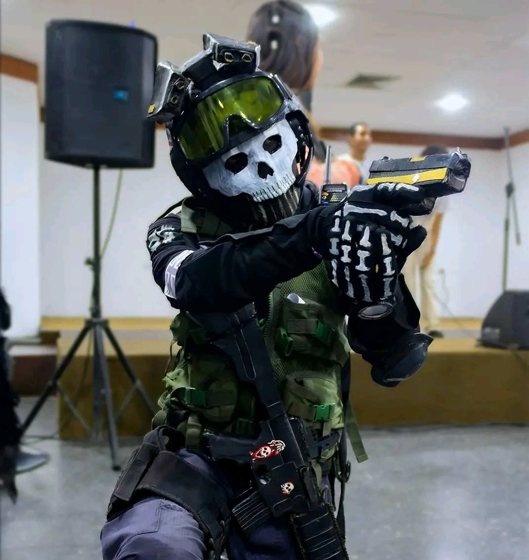 Velikan (@velikan_cosplay) on Twitter photo 