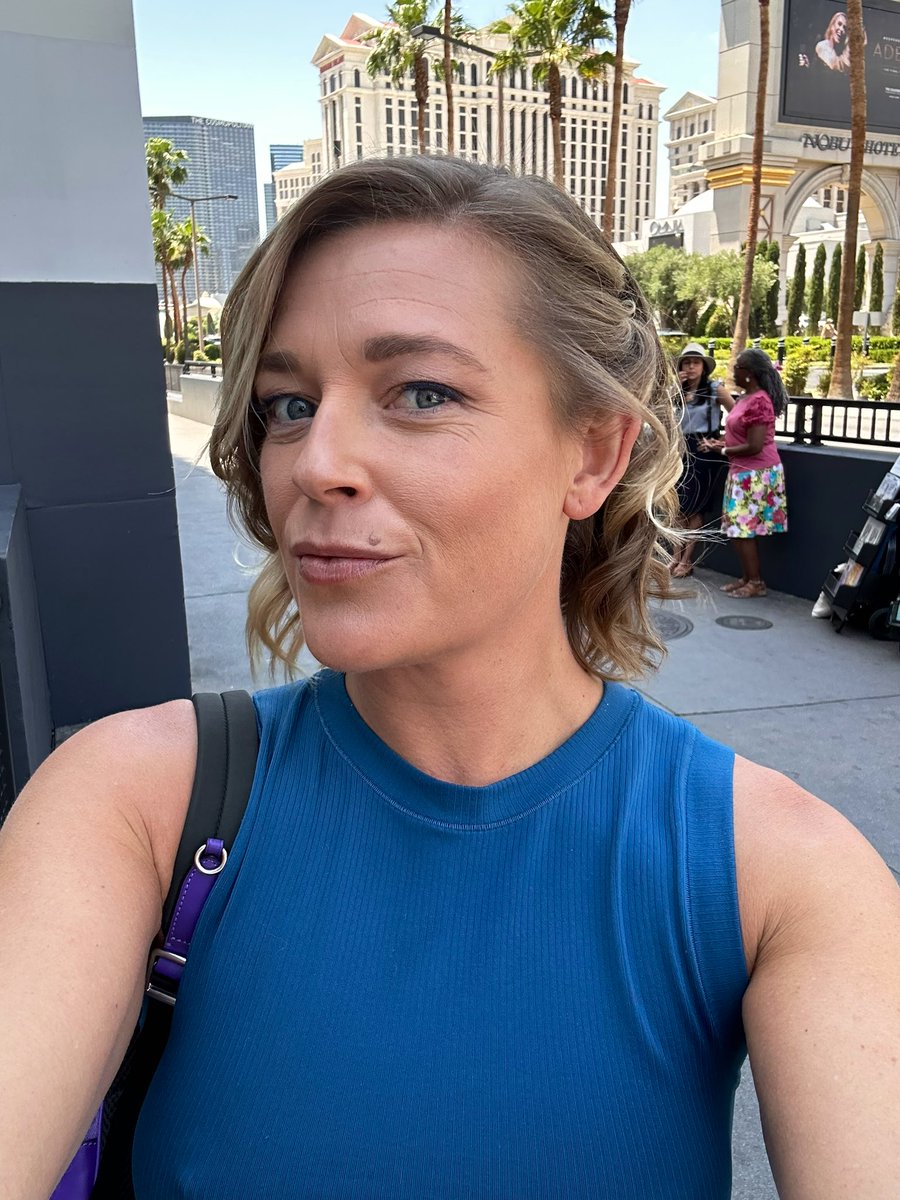 BTS of #DellTechWeek prep for our three days of broadcasting live from the show floor: Dell Tech blue ✅ Makeup (did it myself) ✅ Hair (thx diva dry bar!) ✅ Skin surviving the desert so far ✅