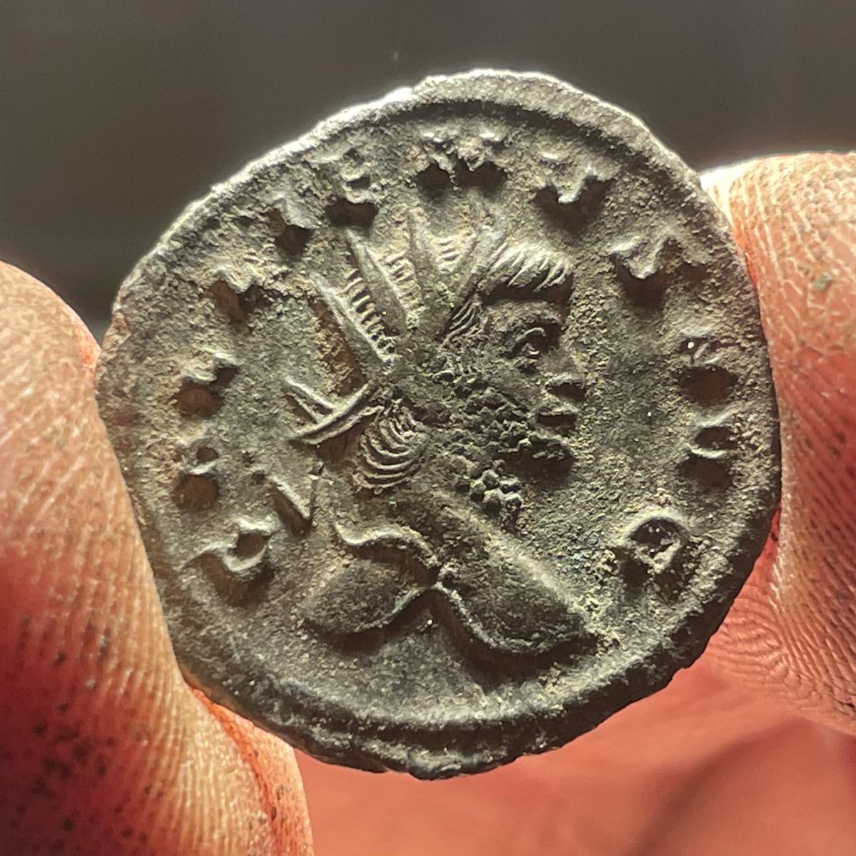 I found this amazing coin about an hour ago! 😱😍👍🍀🏆⚡️🍻 It’s from emperor Gallienus 260-268 A.D. #metaldetecting