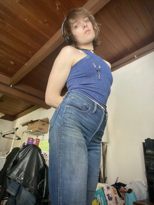 Oi fit check for walk time :) https://t.co/x0nPsUH9gK