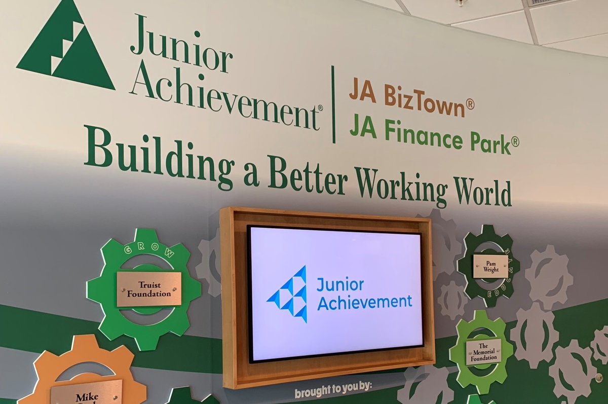The Kraft Young Professionals Group recently spent the day at JA Finance Park, helping young students learn the fundamentals of financial planning and career exploration. Big thanks to Junior Achievement of Middle Tennessee for welcoming us and to our volunteers!