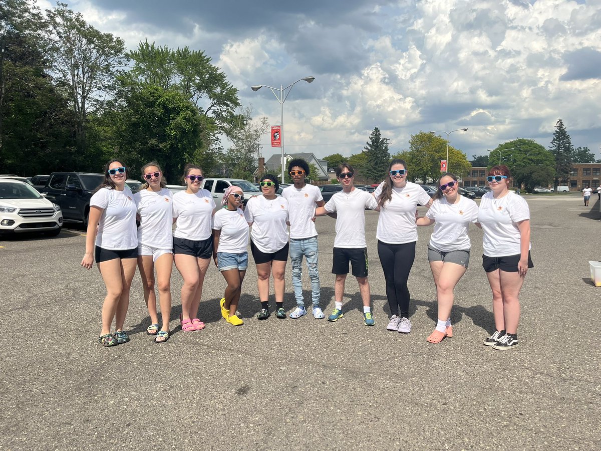 CvilleStuCo_'s tweet photo. Senior Color Run 2024 was a success!! #CHS_TrojanPride #ClassOf2024 https://t.co/mVYV0aqCca