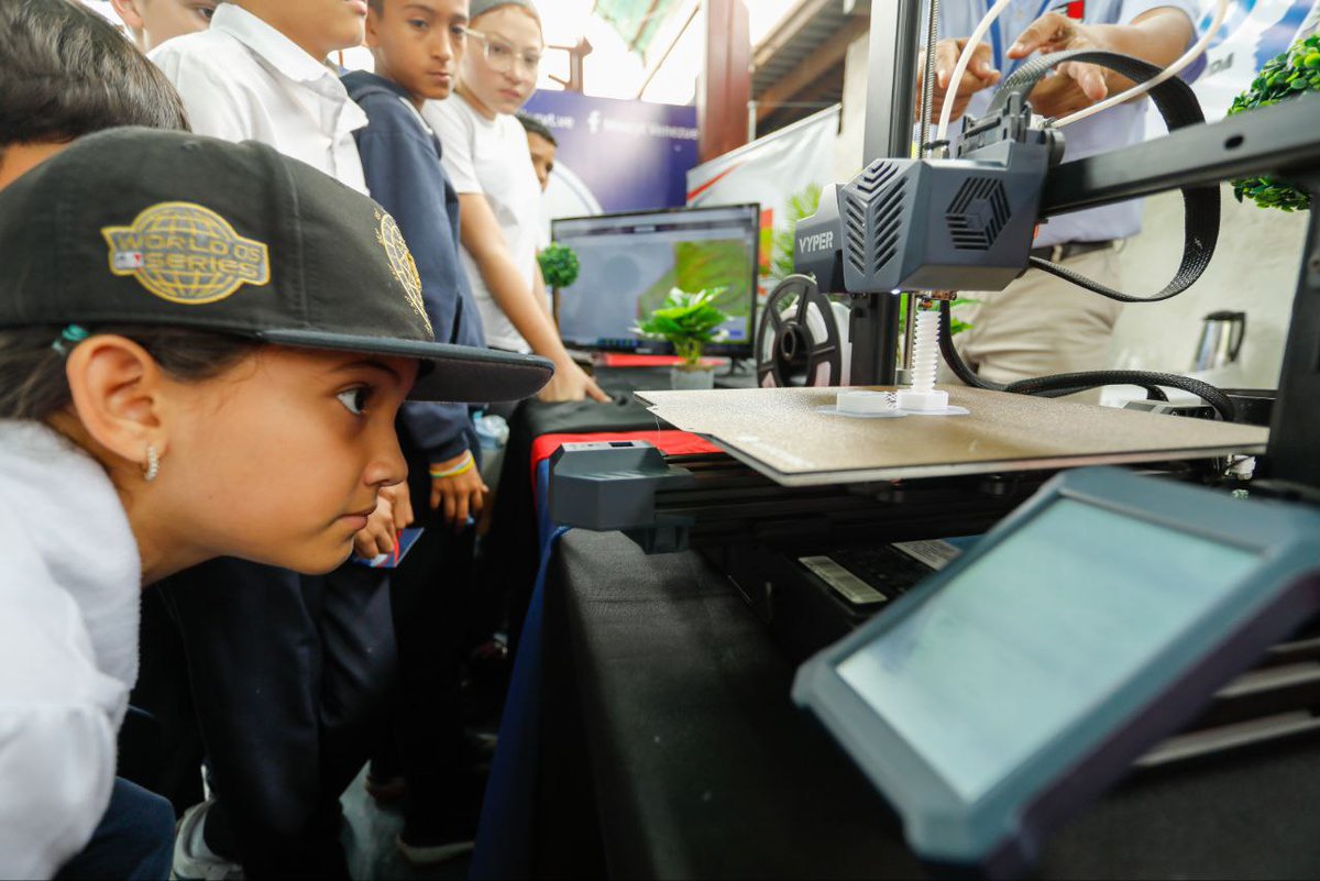 Mincyt_VE's tweet photo. #20May Ingenio y talento se hicieron presentes en la I Feria de Innovación "Semilleros Científicos" y Olimpiadas Regionales de Robótica Creativa en Lara

Conoce más detalles https://t.co/wpwzRVuktx

#ConcienciaPatriótica https://t.co/oESHph4mx7